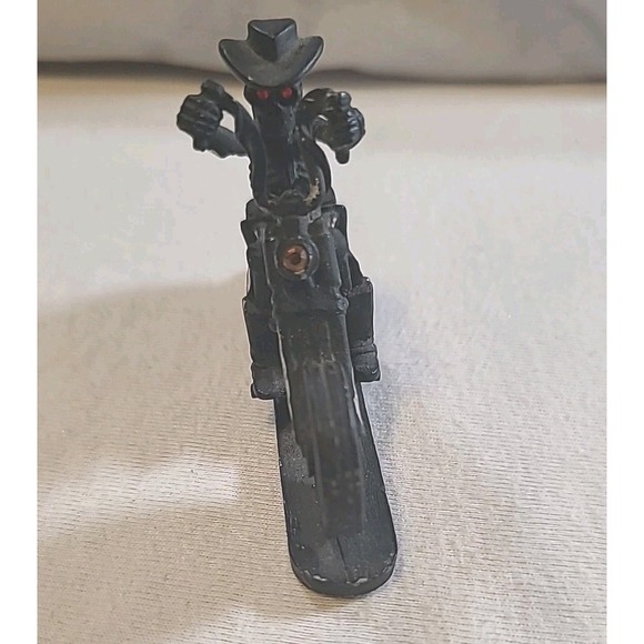 Spoontiques M1682 Pewter Skeleton Cowboy On‎ Motorcycle Glass Eyes And Headlamp - Picture 3 of 11